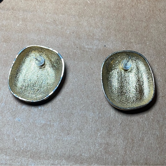 Vintage Gold Tone Earrings - Picture 3 of 6